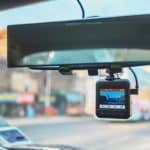 ¿Es legal llevar una cámara en el coche?