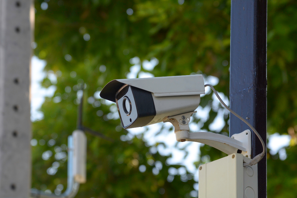 ¿Puedo poner cámaras de vigilancia en la fachada de mi casa o es delito